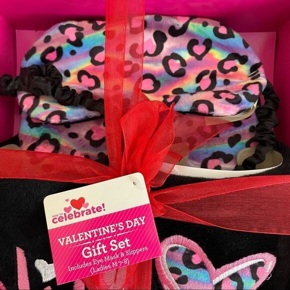 Wild Heart Slippers & Eye Mask Gift Set Size Medium 7-8 - Picture 4 of 4